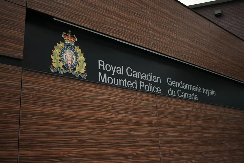 6 people missing after charter boat sinks near Richmond, RCMP say