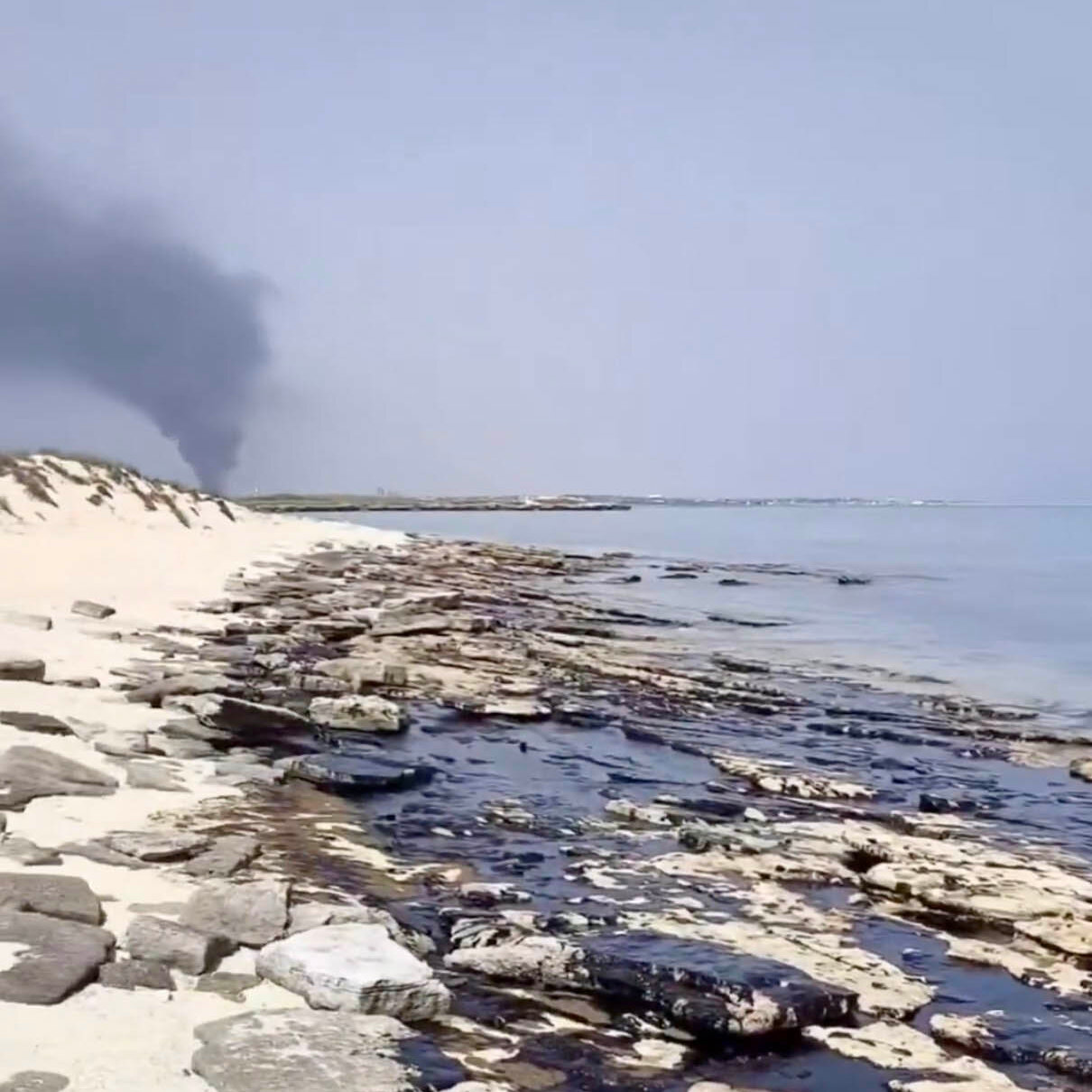 Oil Slick Reaches a Pristine Persian Gulf Island in Iran