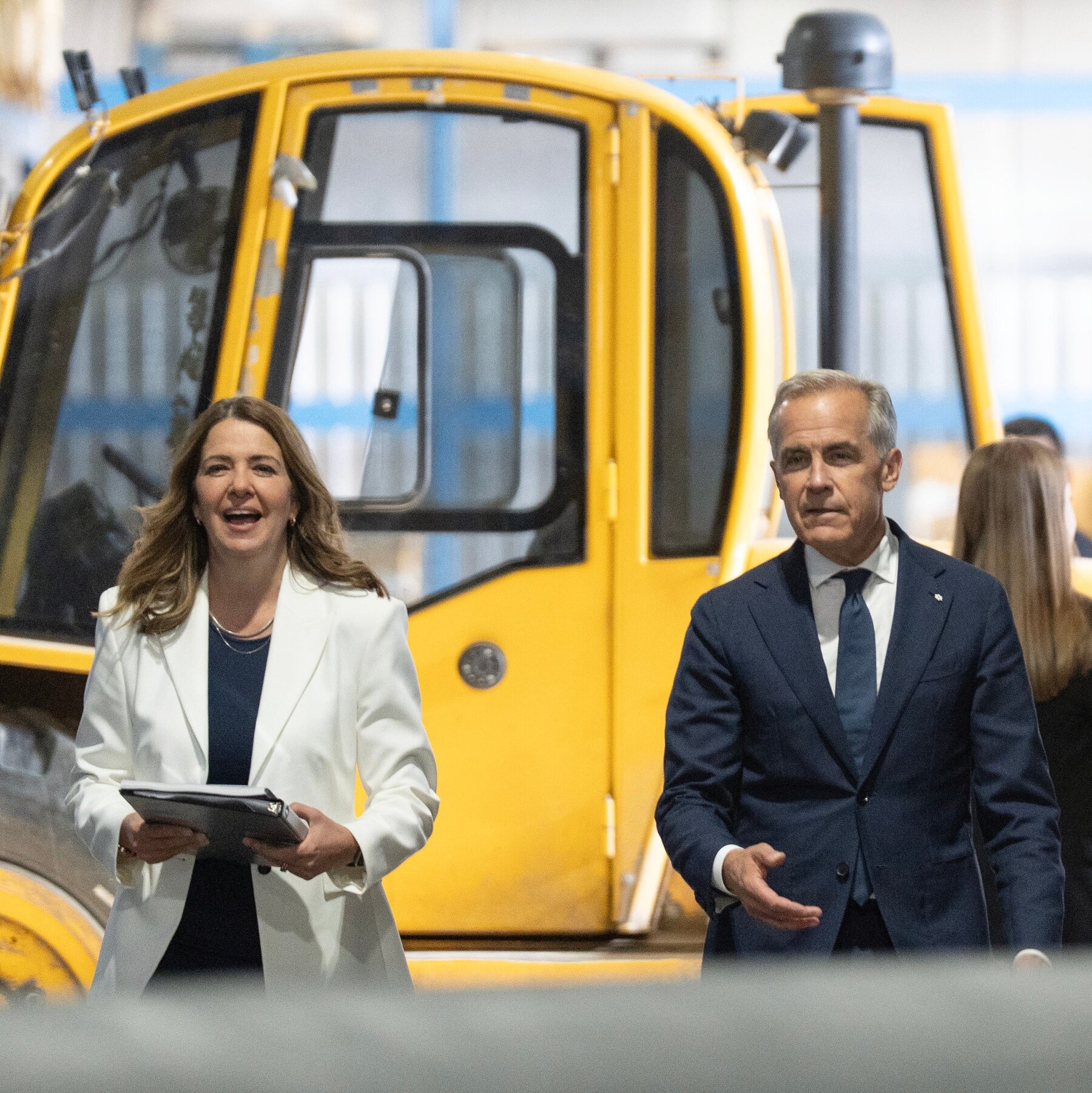Carney Unveils Multibillion Dollar Oil Pipeline Project to Boost Trade With Asia